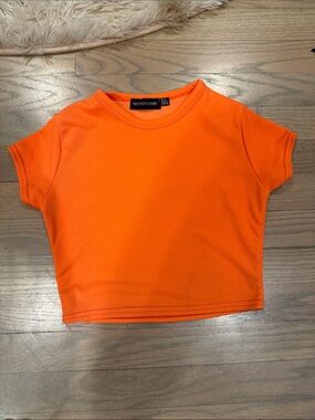 PrettyLittleThing Bright Orange Cropped Tee
